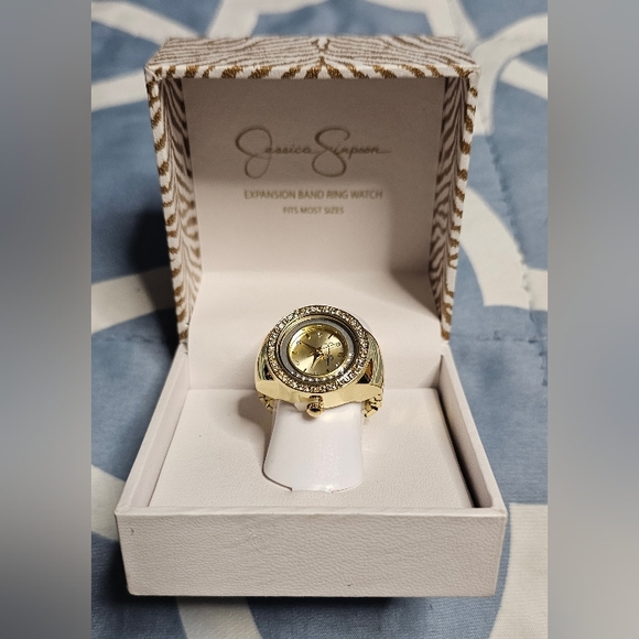 Jessica Simpson Adjustable Ring Watch Quartz Analog Stretch Band 21mm Gold - Picture 3 of 7